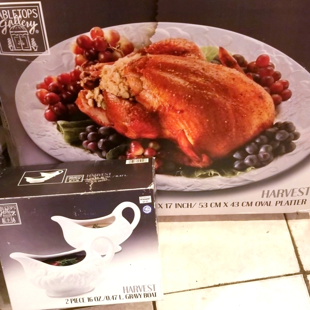 Harvest Platter and Gravy Bowsl ( 16 oz) New